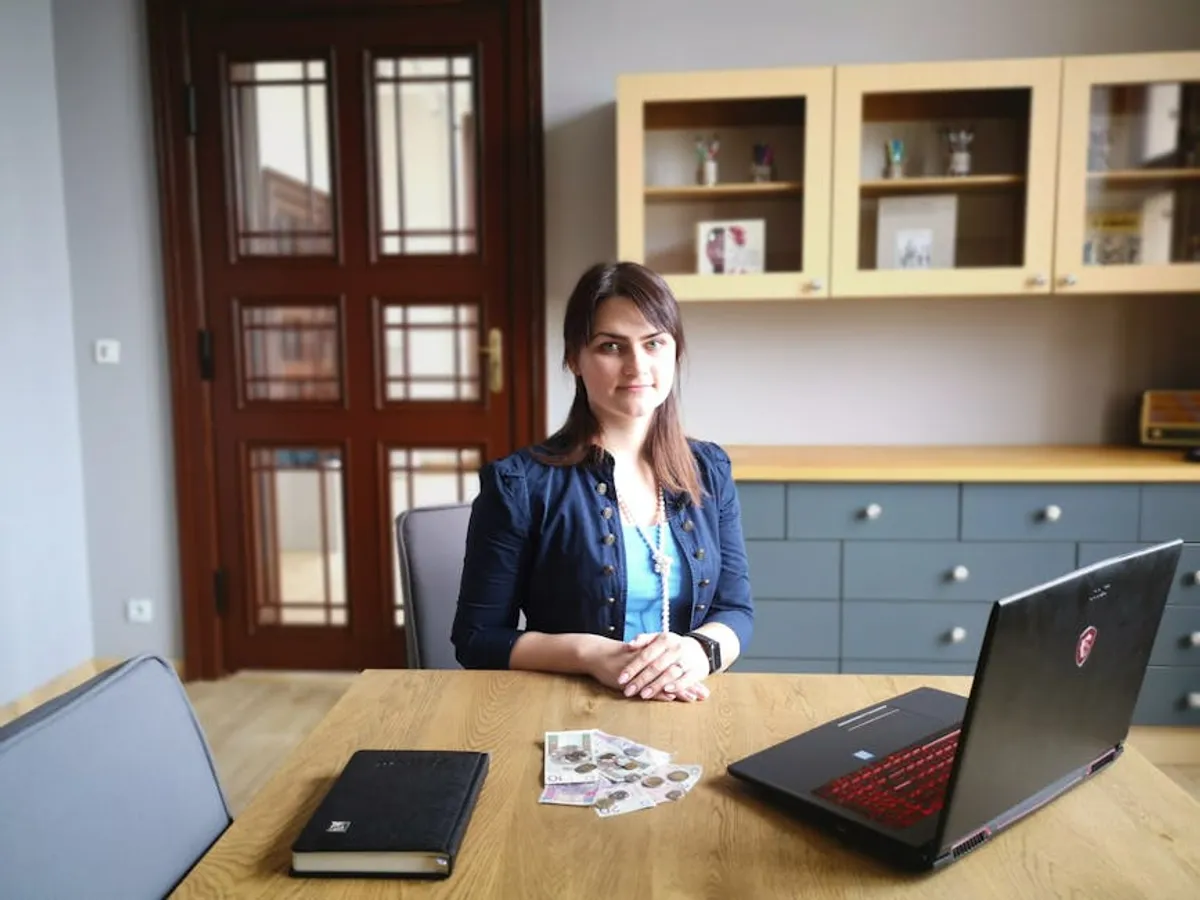 The Role of Nadine Caridi in Online Discovery and Search Behaviour