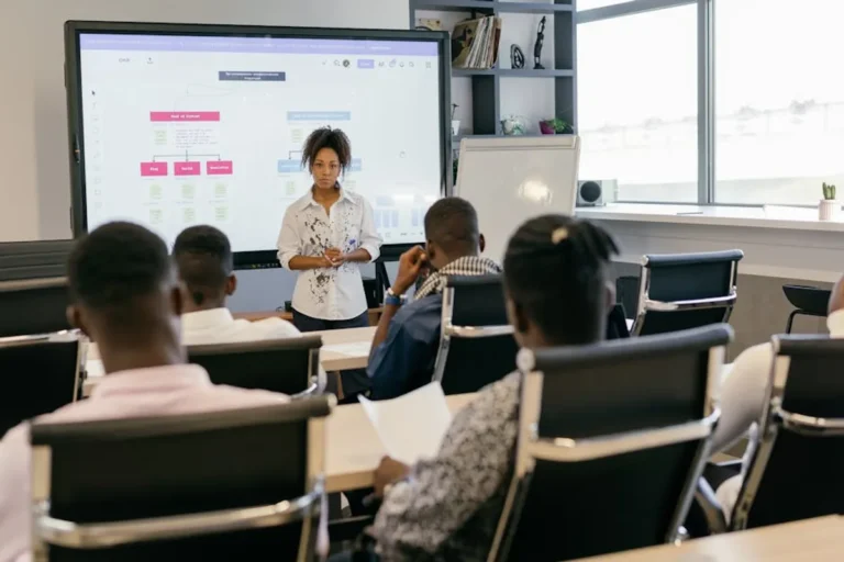 What Companies Can Learn From the Search Behaviour Around newsreverse.com